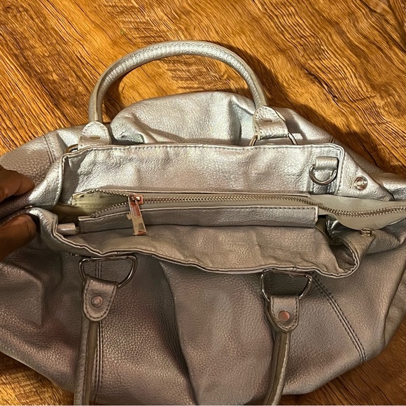 20. Aldo Silver metallic bag - Picture 10 of 13